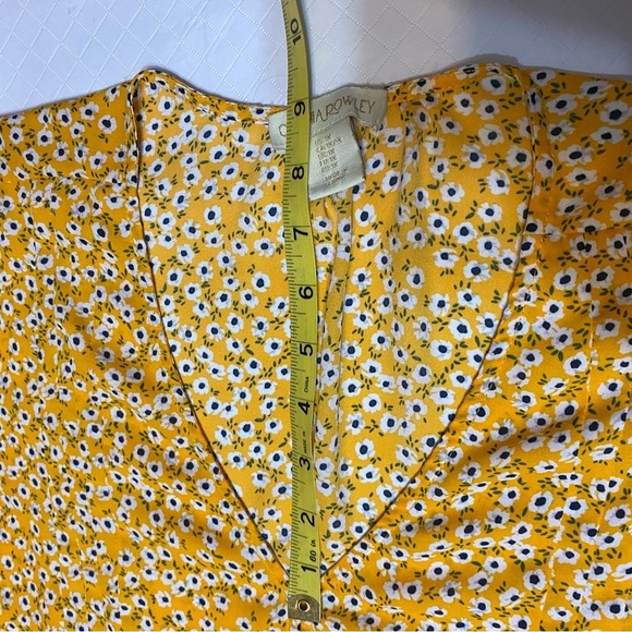 Cynthia Rowley 100% poly light flutter sleeve yellow gold white blk 1X top flor… - Picture 12 of 16